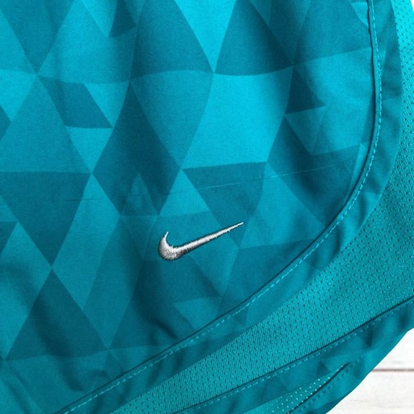 Nike Dri Fit Tempo Shorts Medium - Picture 2 of 5